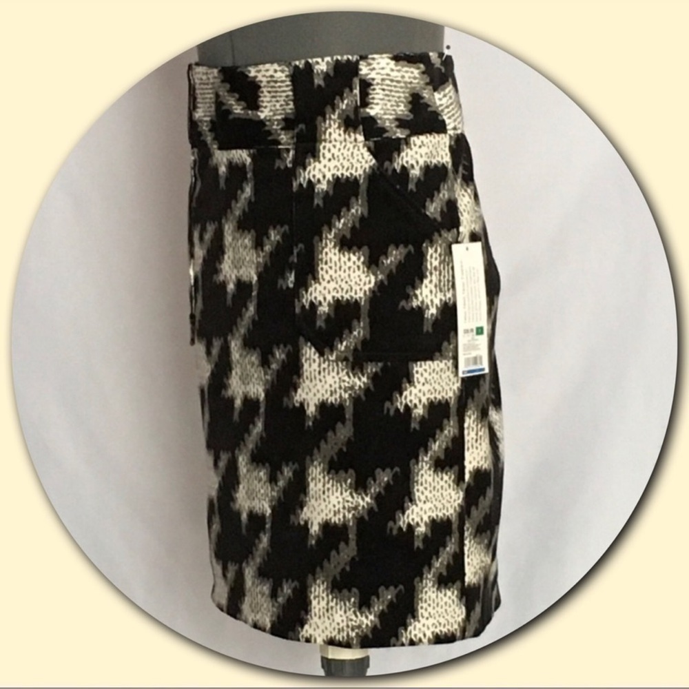 GO International Ebony Black/Gray/White
Abstract Print Corduroy Skirt. Sz 7 NWT! - Picture 2 of 5